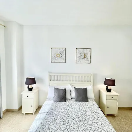Aparthome شقة