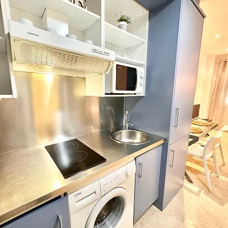 Aparthome شقة *