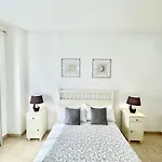 Aparthome דירה